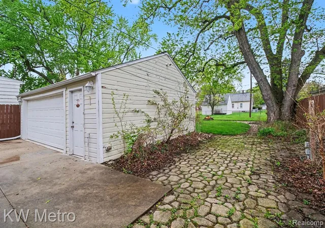 Homes for sale in Warren, MI | 21945 Cyman Ave, Warren, MI 48091 | MLS# 60988679