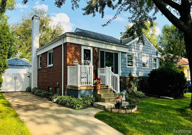 Photo 1 of Single family home for sale at 2520 Barstow Rd, Lansing, MI 48906 3741 | MLS# 61025339 | Listing updated on 2026-08-28