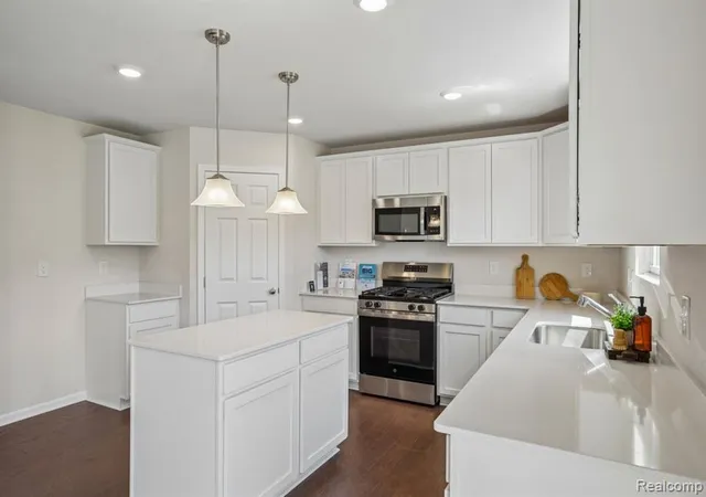 3rd image of 709 Whisperwood Wy, Chelsea, MI 48118 | MLS# 61020914