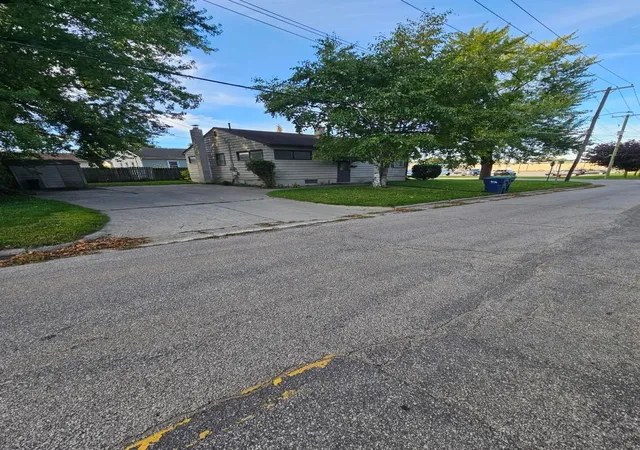 Homes for sale in Bay City, MI | 1901 S Mountain St, Bay City, MI 48706 | MLS# 50190261