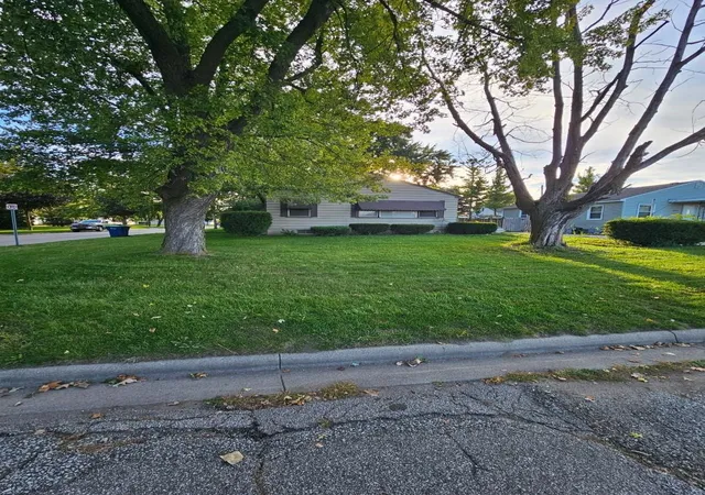 Homes for sale in Bay City, MI | 1901 S Mountain St, Bay City, MI 48706 | MLS# 50190261