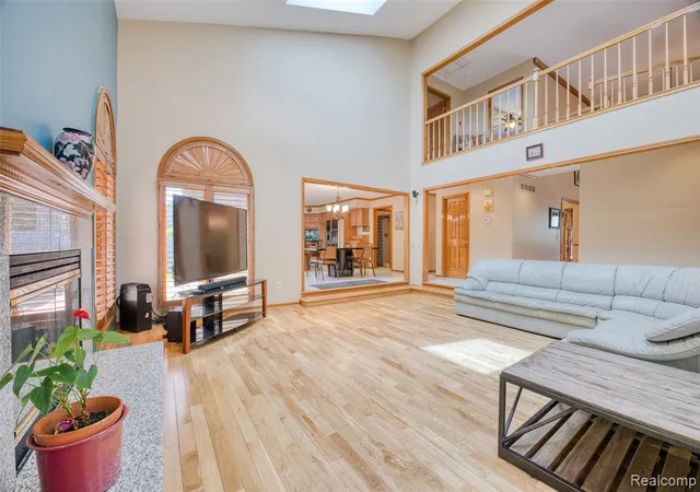 4th image of 29342 Strathmore Dr, Farmington Hills, MI 48331 | MLS# 61000957