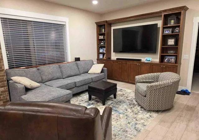 Photo 3 of Sale Pending at 122 Campau Cir, Grand Rapids, MI 49503 | MLS# 70553230 | Listing updated on 2026-09-14