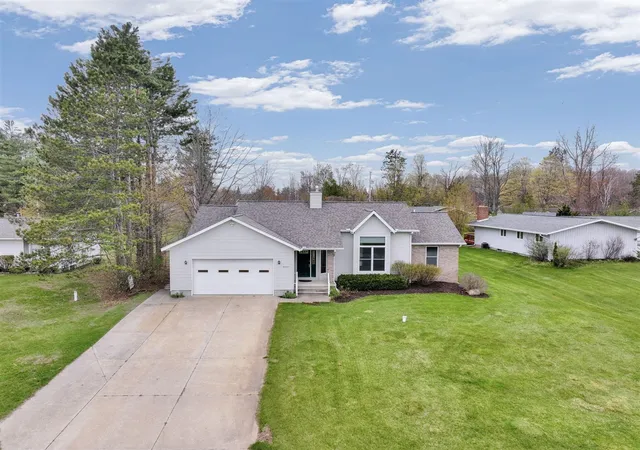 Homes for sale in Cadillac, MI | 4327 Benson Rd, Cadillac, MI 49601 | MLS# 70522696