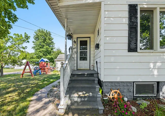 4th image of 1003 Engelman St, Manistee, MI 49660 | MLS# 50216615