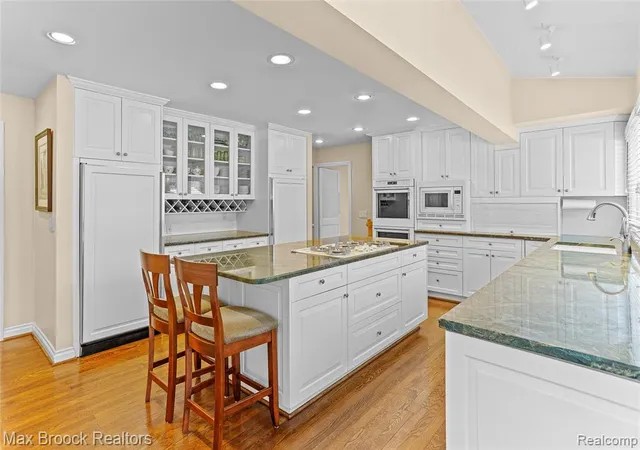 Photo 3 of Single family home for sale at 25933 Hersheyvale Dr, Franklin, MI 48025 | MLS# 61018156 | Listing updated on 2026-08-26