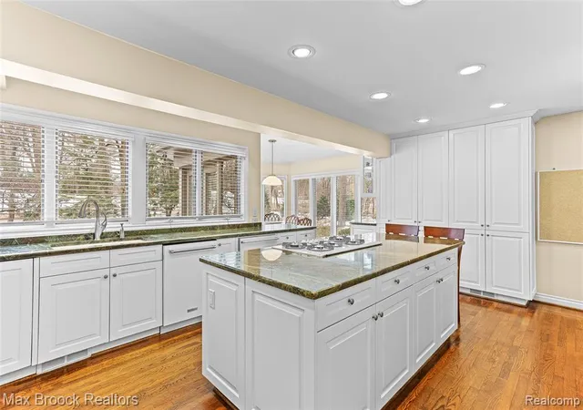 Photo 4 of Single family home for sale at 25933 Hersheyvale Dr, Franklin, MI 48025 | MLS# 61018156 | Listing updated on 2026-08-26