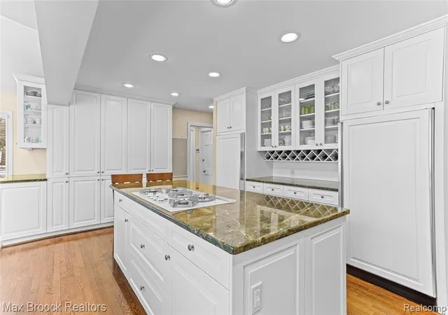 Photo 5 of Single family home for sale at 25933 Hersheyvale Dr, Franklin, MI 48025 | MLS# 61018156 | Listing updated on 2026-08-26