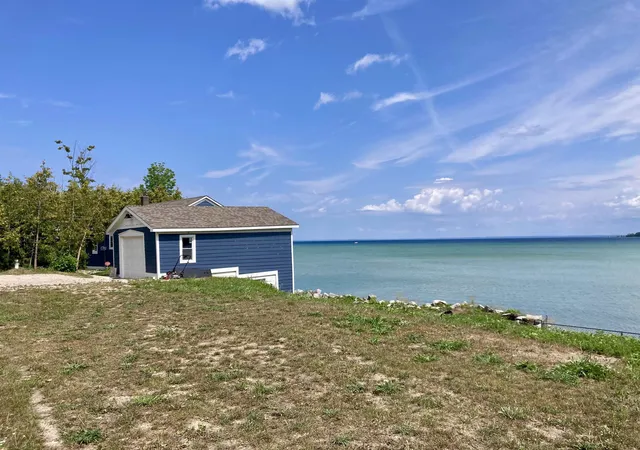 Photo 5 of Single family home for sale at 800 N St Joseph St, Suttons Bay, MI 49682 | MLS# 80072998 | Listing updated on 2026-09-01