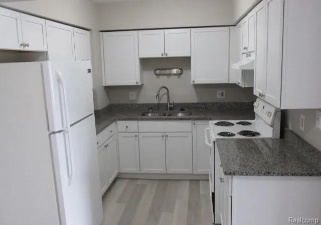 Listing Photo 4 - Condo for sale in building located at 25555 Lahser Rd, SouthfieldCity_Oakland, MI 48033 - Unit #A-15