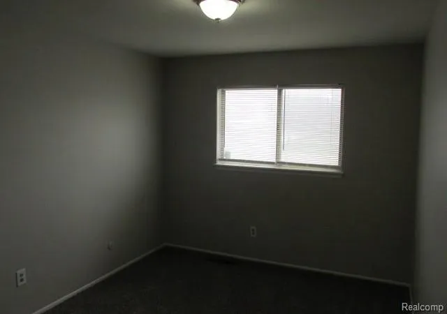 Listing Photo 5 - Condo for sale in building located at 25555 Lahser Rd, SouthfieldCity_Oakland, MI 48033 - Unit #A-15