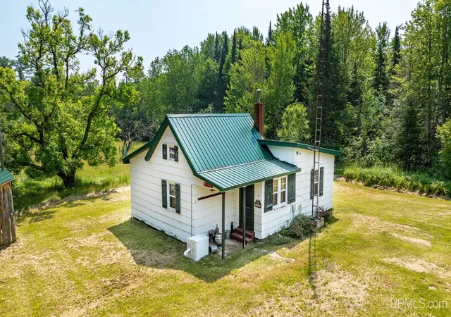 Homes for sale in Chassell, MI | 25649 Portage Entry Rd, Chassell, MI 49916 | MLS# 50200687