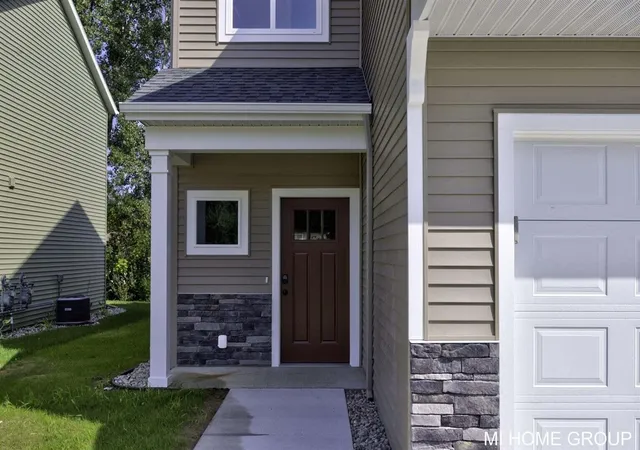 Photo 2 of Sale Pending at 13654 Signature Dr, Holland, MI 49424 | MLS# 70473549 | Listing updated on 2026-01-29