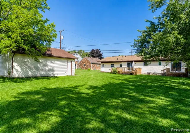 Photo 2 of Single family home for sale at 704 E Lovell Dr, Troy, MI 48085 1604 | MLS# 61025178 | Listing updated on 2026-09-12