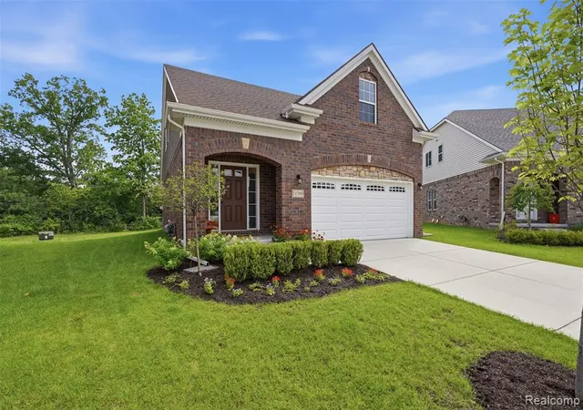 2nd image of 11789 Hines Pl Dr, Livonia, MI 48150 1601 | MLS# 61009437