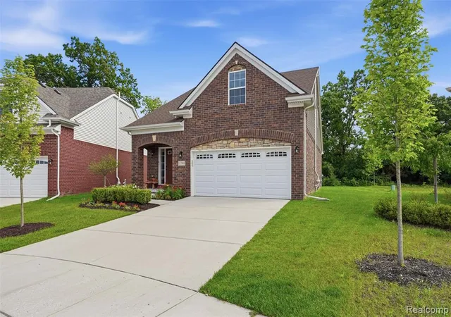 3rd image of 11789 Hines Pl Dr, Livonia, MI 48150 1601 | MLS# 61009437