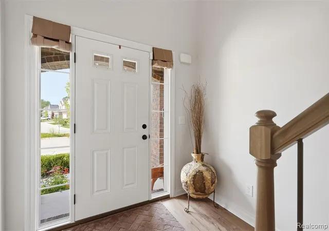 5th image of 11789 Hines Pl Dr, Livonia, MI 48150 1601 | MLS# 61009437