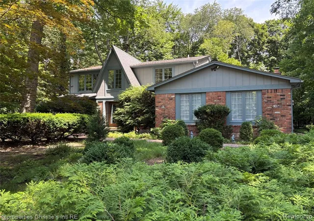 2nd image of 393 Eckford Cir, Troy, MI 48085 | MLS# 61007250