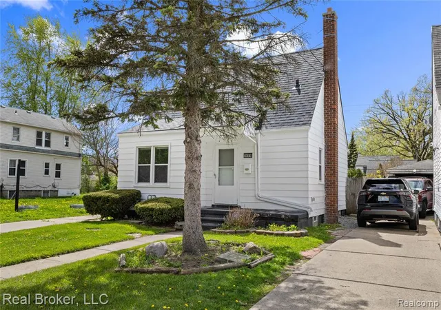 3rd image of 4637 University Pl, Detroit, MI 48224 | MLS# 60988778