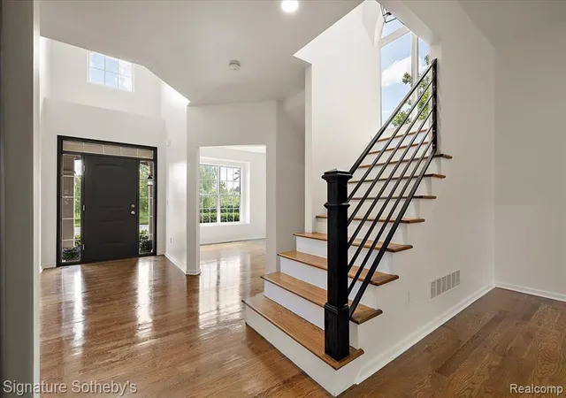 Photo 3 of Single family home for sale at 871 Wynstone Cir, Oakland, MI 48363 1655 | MLS# 61023918 | Listing updated on 2026-09-12