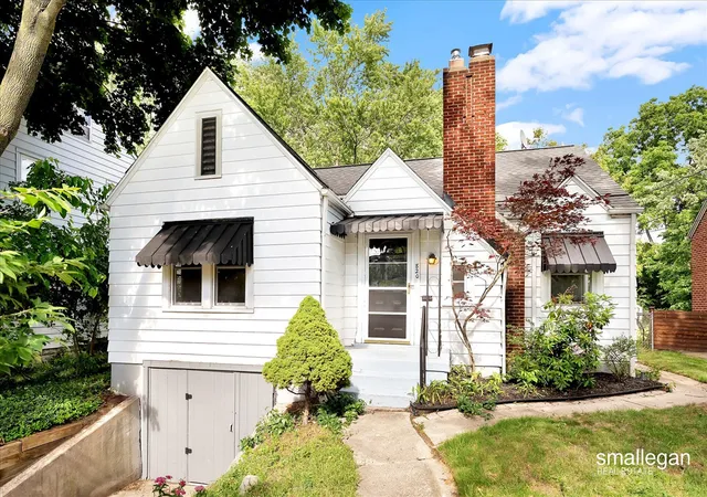 1st image of 820 Diamond Ave, Grand Rapids, MI 49503 | MLS# 70544447