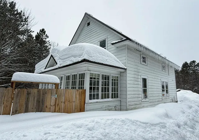 Photo 2 of Single family home for sale at 425 & 428 Railroad St, Newberry, MI 49868 | MLS# 50200349 | Listing updated on 2026-05-07