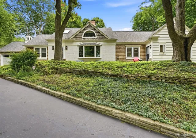 Homes for sale in Franklin, MI | 27310 Crestwood Dr, Franklin, MI 48025 | MLS# 61006045