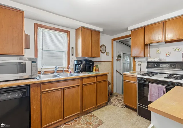 2nd image of 3167 W Dartmouth St, Flint, MI 48504 | MLS# 50206449