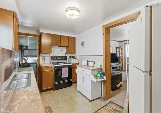 3rd image of 3167 W Dartmouth St, Flint, MI 48504 | MLS# 50206449