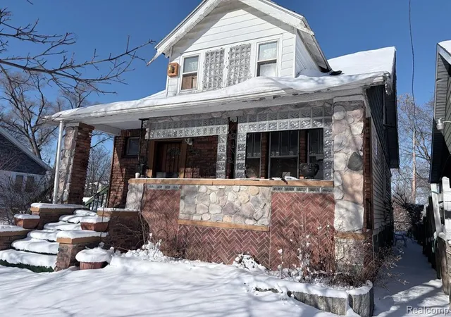 Homes for sale in Detroit, MI | 8693 Woodlawn St, Detroit, MI 48213 | MLS# 60997263