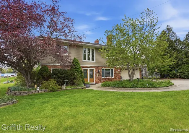 Homes for sale in Brighton, MI | 2901 School Lake Dr, Brighton, MI 48114 | MLS# 60992620
