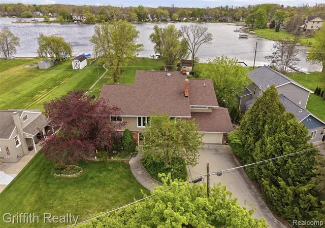 Homes for sale in Brighton, MI | 2901 School Lake Dr, Brighton, MI 48114 | MLS# 60992620