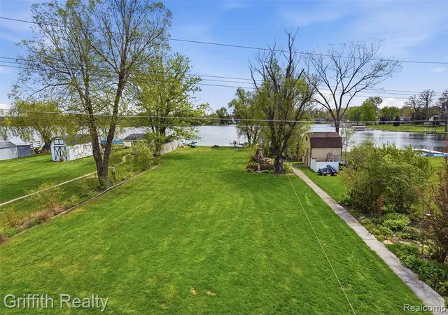 Homes for sale in Brighton, MI | 2901 School Lake Dr, Brighton, MI 48114 | MLS# 60992620