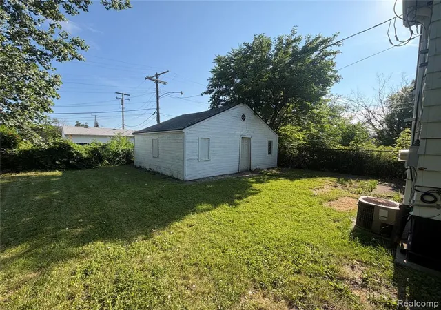 Homes for sale in Hamtramck, MI | 6023 Casmere St, Hamtramck, MI 48212 | MLS# 61008020