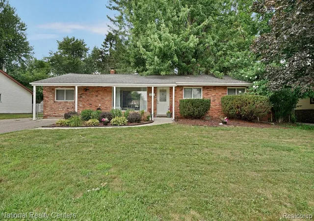 Photo 2 of Single family home for sale at 8345 21 Mile Rd, Shelby Township, MI 48317 | MLS# 61017218 | Listing updated on 2026-09-06