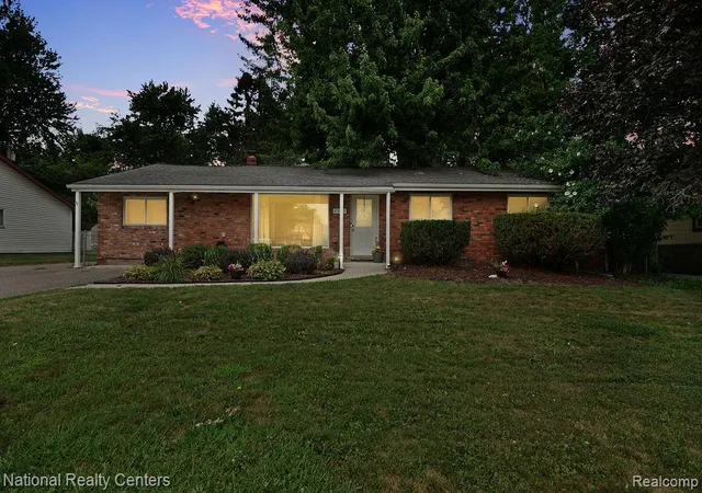 Photo 3 of Single family home for sale at 8345 21 Mile Rd, Shelby Township, MI 48317 | MLS# 61017218 | Listing updated on 2026-09-06