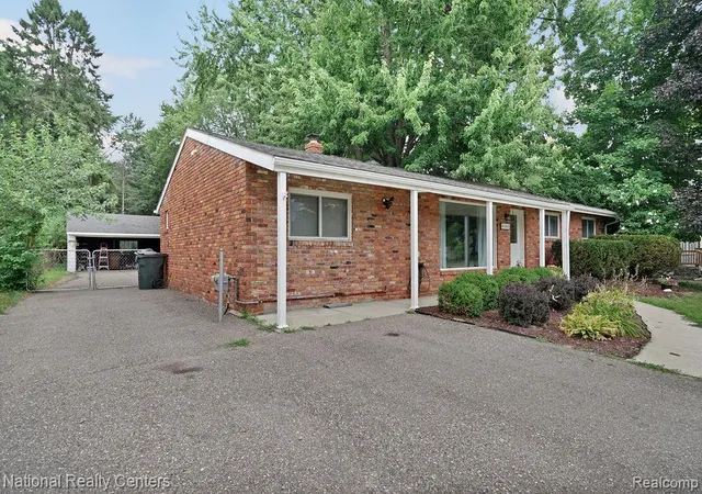 Photo 4 of Single family home for sale at 8345 21 Mile Rd, Shelby Township, MI 48317 | MLS# 61017218 | Listing updated on 2026-09-06