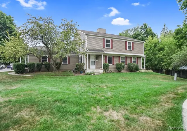 32nd image of 385 Neptune Dr, Walled Lake, MI 48390 3664 | MLS# 61023036