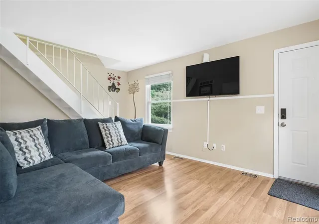 3rd image of 385 Neptune Dr, Walled Lake, MI 48390 3664 | MLS# 61023036