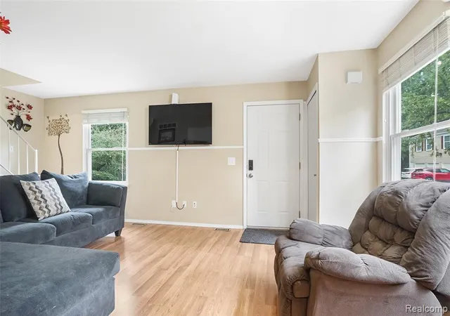 4th image of 385 Neptune Dr, Walled Lake, MI 48390 3664 | MLS# 61023036
