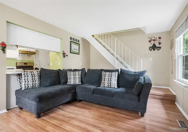 5th image of 385 Neptune Dr, Walled Lake, MI 48390 3664 | MLS# 61023036
