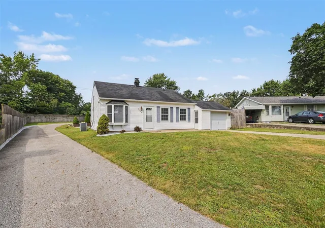 Photo 3 of Sale Pending at 2428 Allerton Dr, Niles, MI 49120 | MLS# 70547424 | Listing updated on 2026-08-29