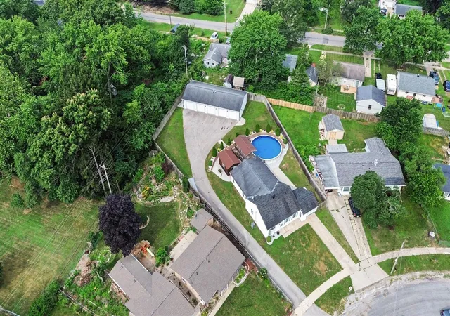 Photo 3 of Sale Pending at 2428 Allerton Dr, Niles, MI 49120 | MLS# 70547424 | Listing updated on 2026-08-29