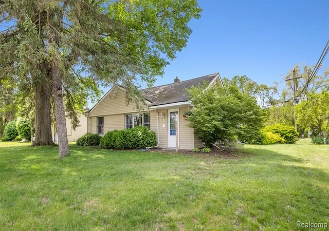 Homes for sale in Brighton, MI | 5402 Leland St, Brighton, MI 48116 | MLS# 60996500