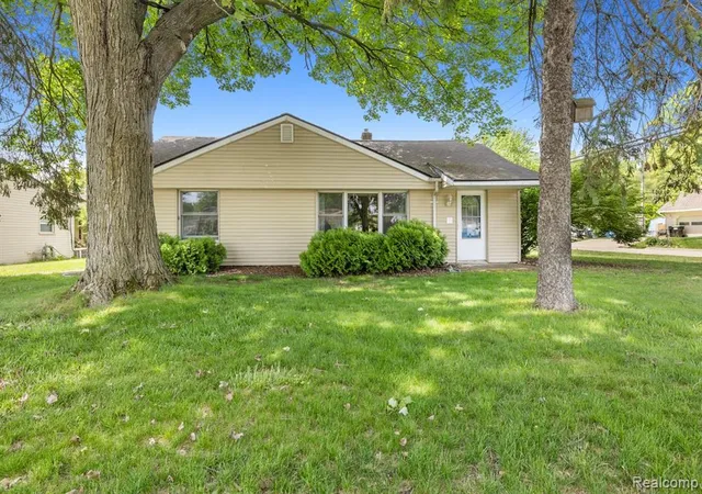 Homes for sale in Brighton, MI | 5402 Leland St, Brighton, MI 48116 | MLS# 60996500