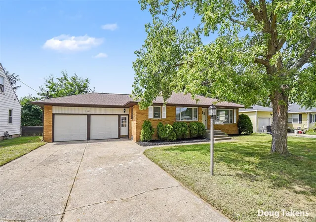 2nd image of 5115 Blaine Ave, Kentwood, MI 49508 | MLS# 70553267