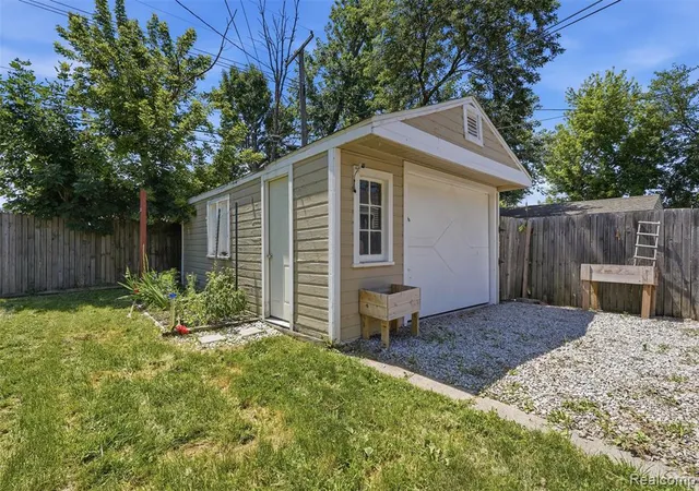 Photo 25 of Single family home for sale at 84 E Kalama Ave, Madison Heights, MI 48071 4039 | MLS# 61011959 | Listing updated on 2026-08-26