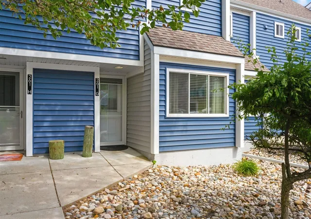 2nd image of 261 Black River St #G, South Haven, MI 49090 | MLS# 70539412