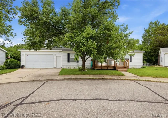 Homes for sale in Clarkston, MI | 2500 Mann Mann Rd, Clarkston, MI 48346 | MLS# 61002830