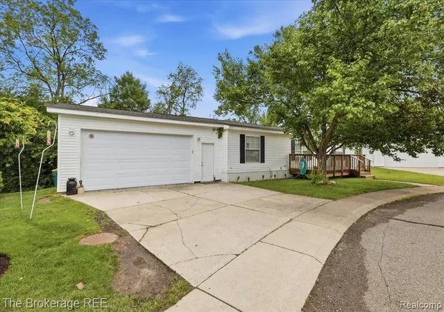 Homes for sale in Clarkston, MI | 2500 Mann Mann Rd, Clarkston, MI 48346 | MLS# 61002830
